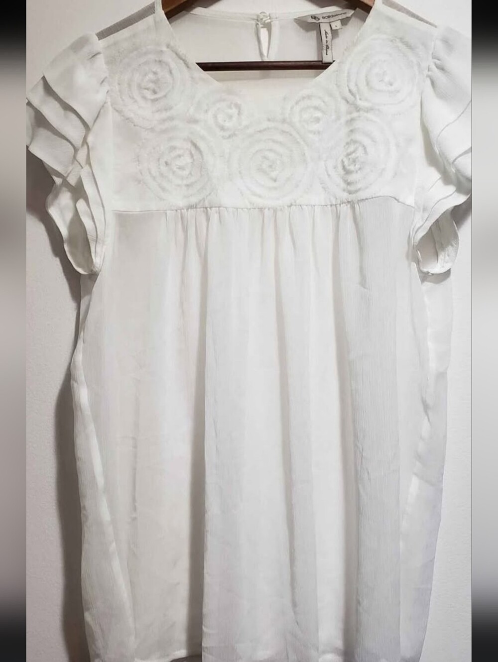 BCBGeneration White V-Neck Textured Top